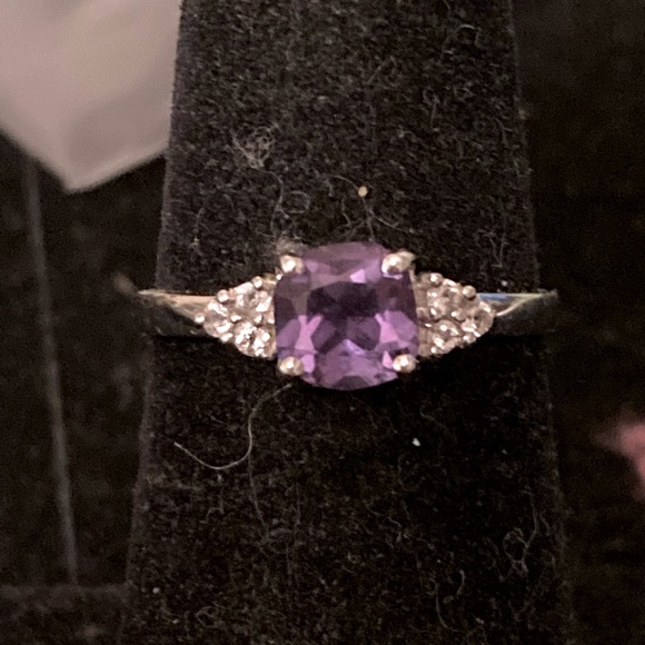 10 karat gold Amethyst and diamond ring